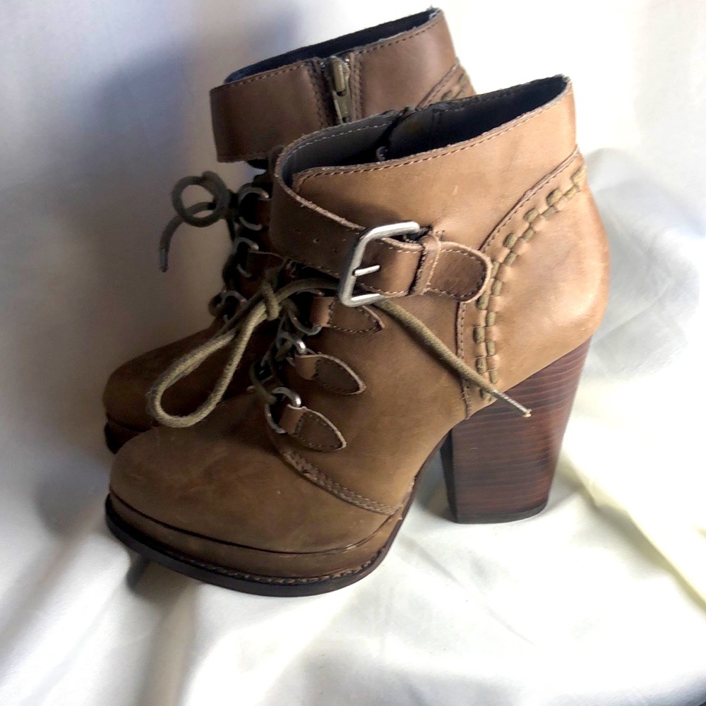 Seychelles Chunky Heeled Bootie Size 6